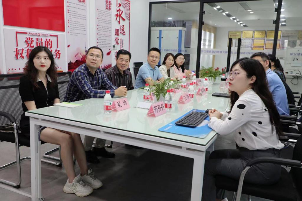 唯众智创合照2
